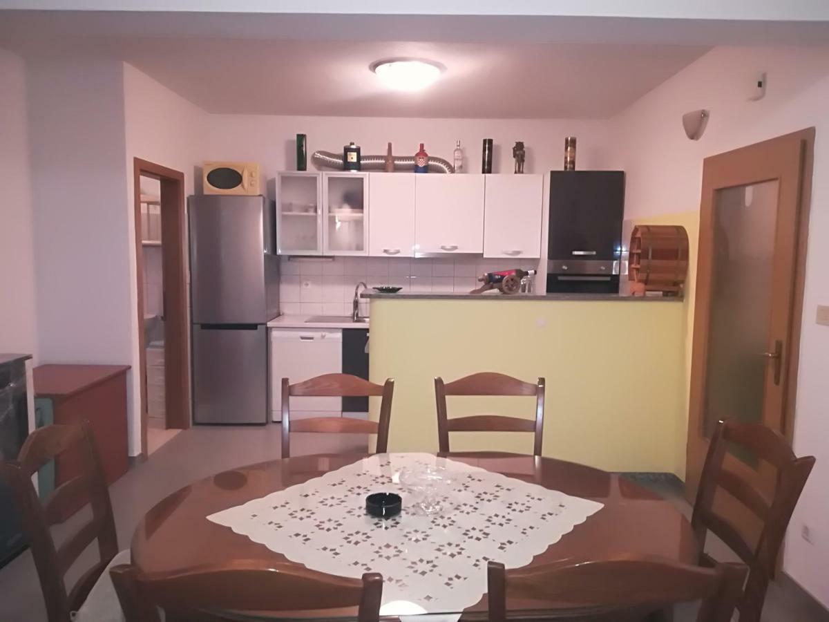 Apartment Nela Baška Voda Εξωτερικό φωτογραφία